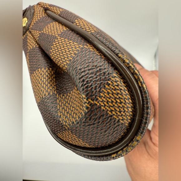 Louis Vuitton Eva Clutch in Damier Ebene - Picture 15 of 16